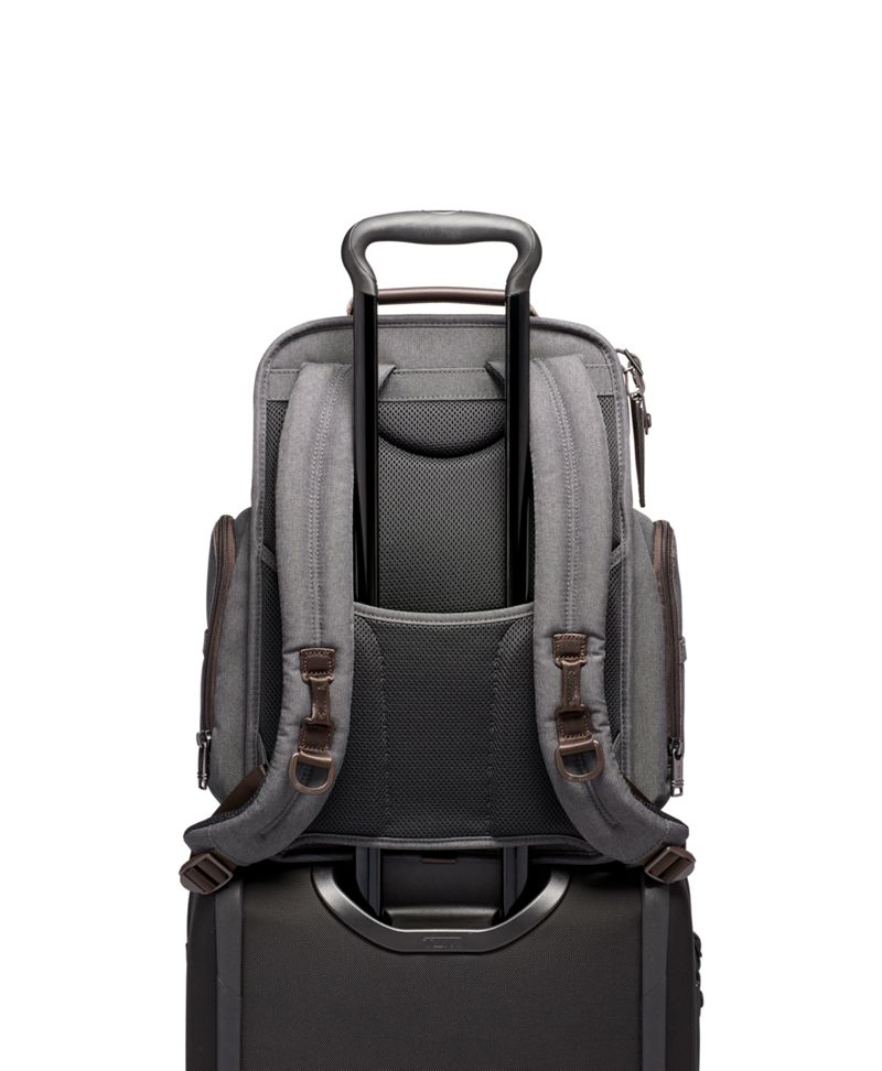 tumi transport pack