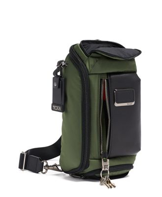 tumi kelley sling