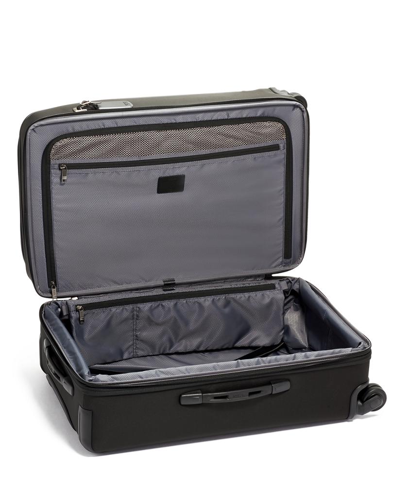 Short Trip Expandable 4 Wheeled Packing Case