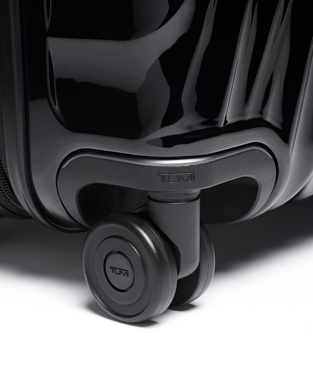 eusebiawn mzfilaさん専用 Continental Expandable 4 Wheeled Carry-On | Tumi US