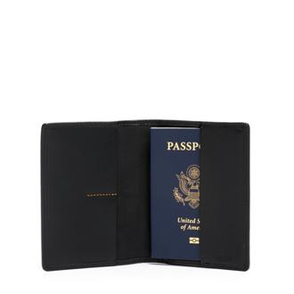 ซองใส่หนังสือเดินทาง Passport Cover CARBON/PAPAYA - medium | Tumi Thailand