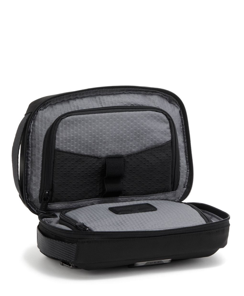 Tumi Alpha Hanging Travel Kit | escapeauthority.com