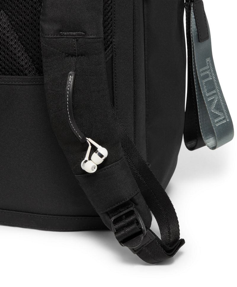 How Do I Use My Tumi Bag Strap