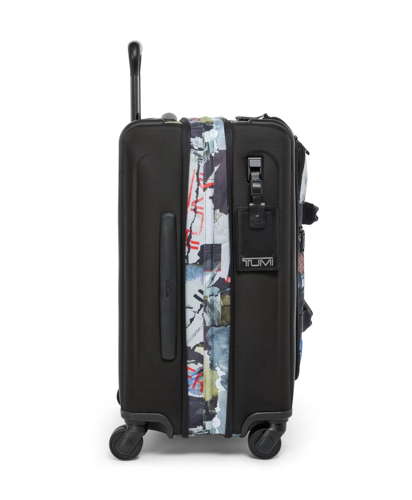 International Expandable Front Lid 4 Wheeled Carry-On