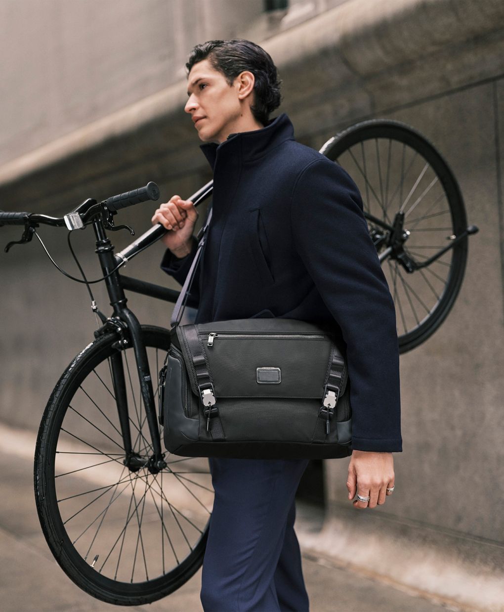 Roadstead Messenger | Tumi US