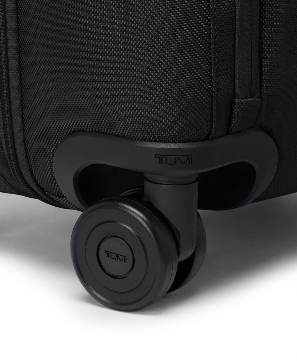 Medium Dual Access Expandable Checked | Tumi US