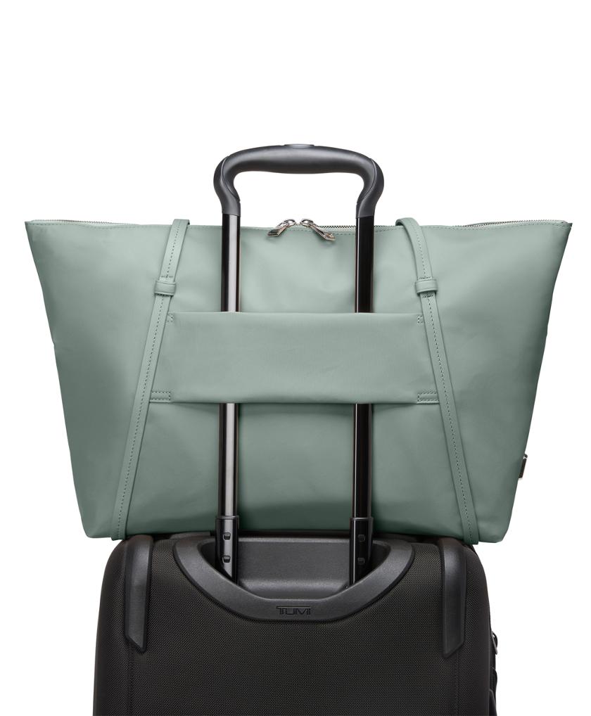 TUMIガーメントバッグ オリーブグリーン TUMIガーメントバッグ